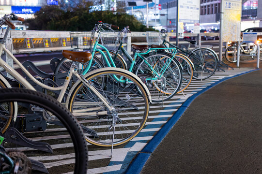 東京都新宿区西新宿にある駐輪場の景色
