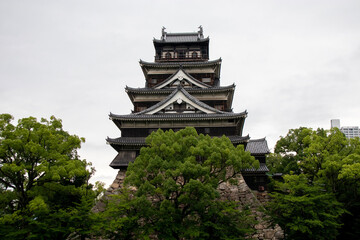 Fototapeta na wymiar 雨の日の広島城
