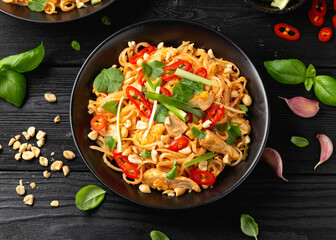 Chicken Pad Thai with eggs, bean sprouts, peanuts and spring onion © grinchh