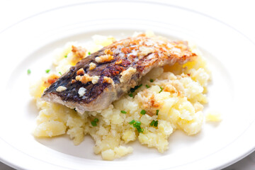 grilled carp with garlic served with mashed potatoes