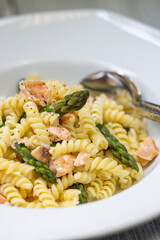 Spindle pasta with green asparagus and salmon