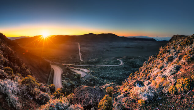Lever de soleil &agrave; la Plaine des Sables, La R&eacute;union.