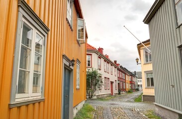 Fototapeta na wymiar centre ville de Trondheim en Norvège, Gamle Bybro Bryggene i Trondheim