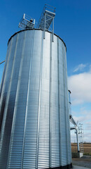 Silos agricoles ronds à fonds plats en extérieur 