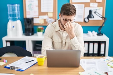 Young caucasian man business worker stressed using laptop at office