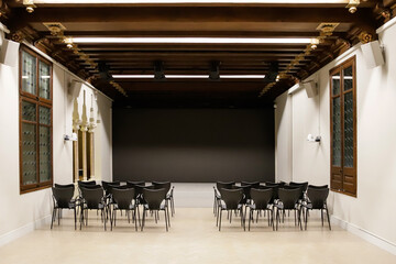 Sala de reuniones, sala de exposiciones // Meeting room, exhibition hall