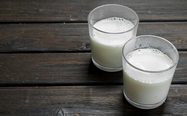 Fresh milk in glasses.