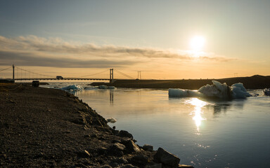 Fototapeta premium Islande - Road trip devant le glacier lagoon au coucher de soleil