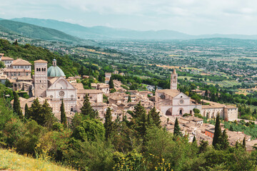 Fototapeta na wymiar Ancient Italian town on the mountain