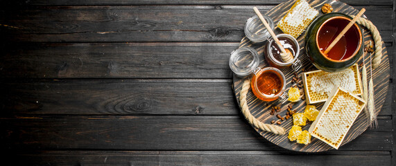 Assortment of different types of honey.