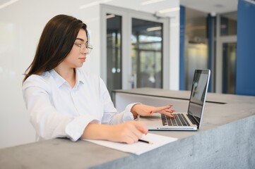 Support phone operator in headset at workplace