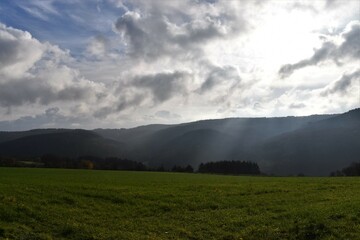 Dunstige herbstliche Landschaften im Wispertal