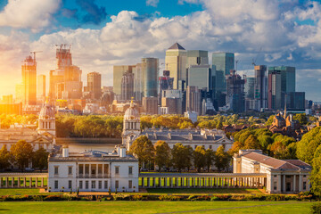 London at Sunset Light, England,  Skyline View Of Greenwich College and Canary Wharf At Golden Hour Sunset With Blue Sky And Clouds - obrazy, fototapety, plakaty