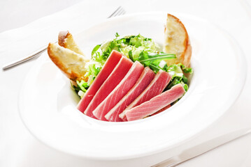 salad with tuna and croutons