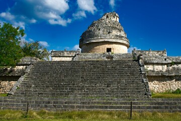 Chichen Itza is a complex of Mayan ruins on Mexico's Yucatan Peninsula. A massive step pyramid , know as El Castillo or Temple of Kukulkan, dominates the ancient city. 19 04 2022