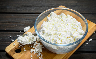 Cottage cheese in bowl.