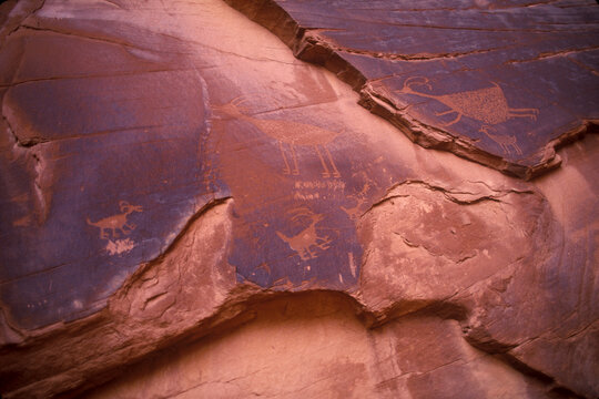 Primitive art on stonewalls.