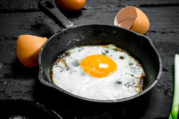 Fried egg with green onions and seasonings.