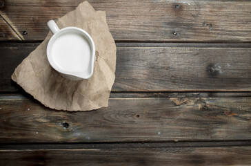 Fresh milk in a cup.