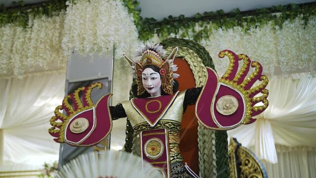 Amazing Decoration of Balinese Woman Dance Statue for Wedding Ceremony