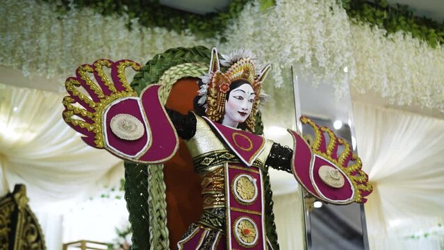 Amazing Decoration of Balinese Woman Dance Statue for Wedding Ceremony