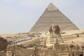 Foto op Canvas The Sphinx sits calmly in front of the pyramids of the Giza Plateau, Cairo, Egypt © Bjorn