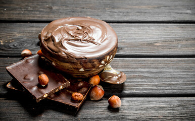 Chocolate paste with hazelnut.