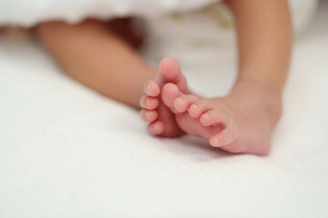 Obraz na płótnie Canvas close up feet of newborn baby