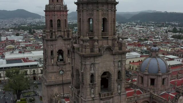 Vuelo de Dron Iglesia Parroquia de Morelia Michoacan Mexico