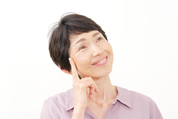 想像する中年女性　白背景