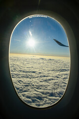 飛行機の窓から眺める美しい雲海の絶景Beautiful view of the sea of ​​clouds seen from the window of an airplane