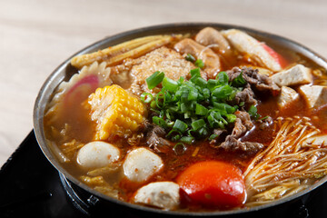 A view of a hot pot on a portable stove. © DAVID
