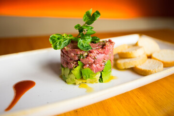 Steak tartare, steak tartare or beef tartare is a dish made from raw minced beef. It is usually served with very finely chopped onion, capers and various ingredients, sometimes an egg yolk is added.