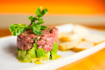 Steak tartare, steak tartare or beef tartare is a dish made from raw minced beef. It is usually served with very finely chopped onion, capers and various ingredients, sometimes an egg yolk is added.