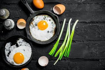 Fried egg with green onions and seasonings.