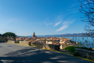 Naklejka premium Saint Tropez view from above with bench on the side of the hill