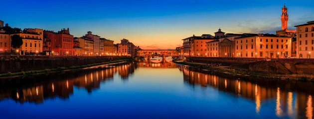 Fototapeta na wymiar Famous Ponte Vecchio bridge and Palazzo Vecchio at sunset, Florence, Italy
