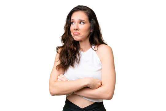 Young caucasian woman isolated over isolated background making doubts gesture while lifting the shoulders