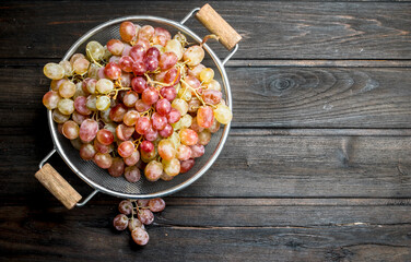 White grapes in a saucepan.