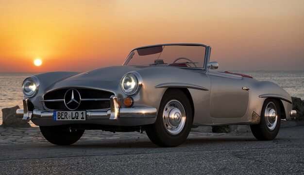 MERCEDES 300 SL ROADSTER-classic car