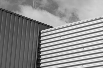 Fototapeta premium grayscale shot of a facade of a building