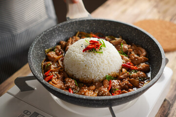 Sweet and Spicy Chicken Rice in Pan