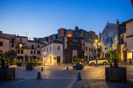 Italy, Lazio, Bolsena, Piazza Matteotti at dusk