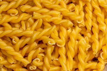 Nudeln in Zöpfchenform als Hintergrundbild für Küchen etc.
