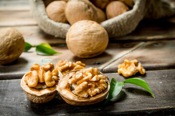 Walnuts in a bag .
