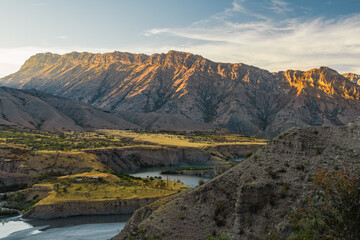 Fototapeta na wymiar Gunib reservoir and hydroelectric power station in Dagestan