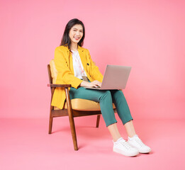 Fototapeta na wymiar Image of young Asian businesswoman sitting on chair