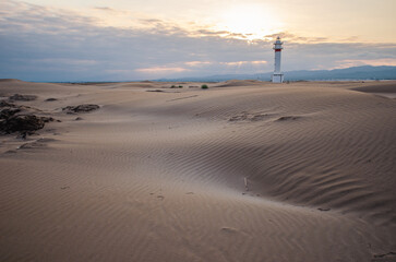 The Fangar lighthouse is a luminous tower that indicates to the ships the proximity of the Fangar tip. It can also be seen from a good part of the Ebro delta.