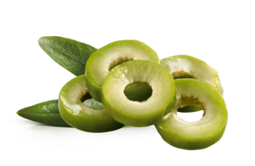 azeitonas verdes fatiadas e sem caroço em fundo transparente - fatias de azeitona verde