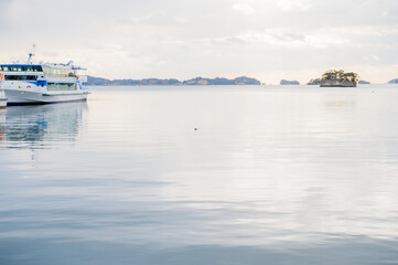 松島　船と海